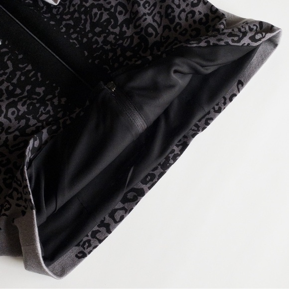 Joseph Ribkoff Jacket Animal Leopard Print Design Black Grey Silver Size 6 - Picture 6 of 8